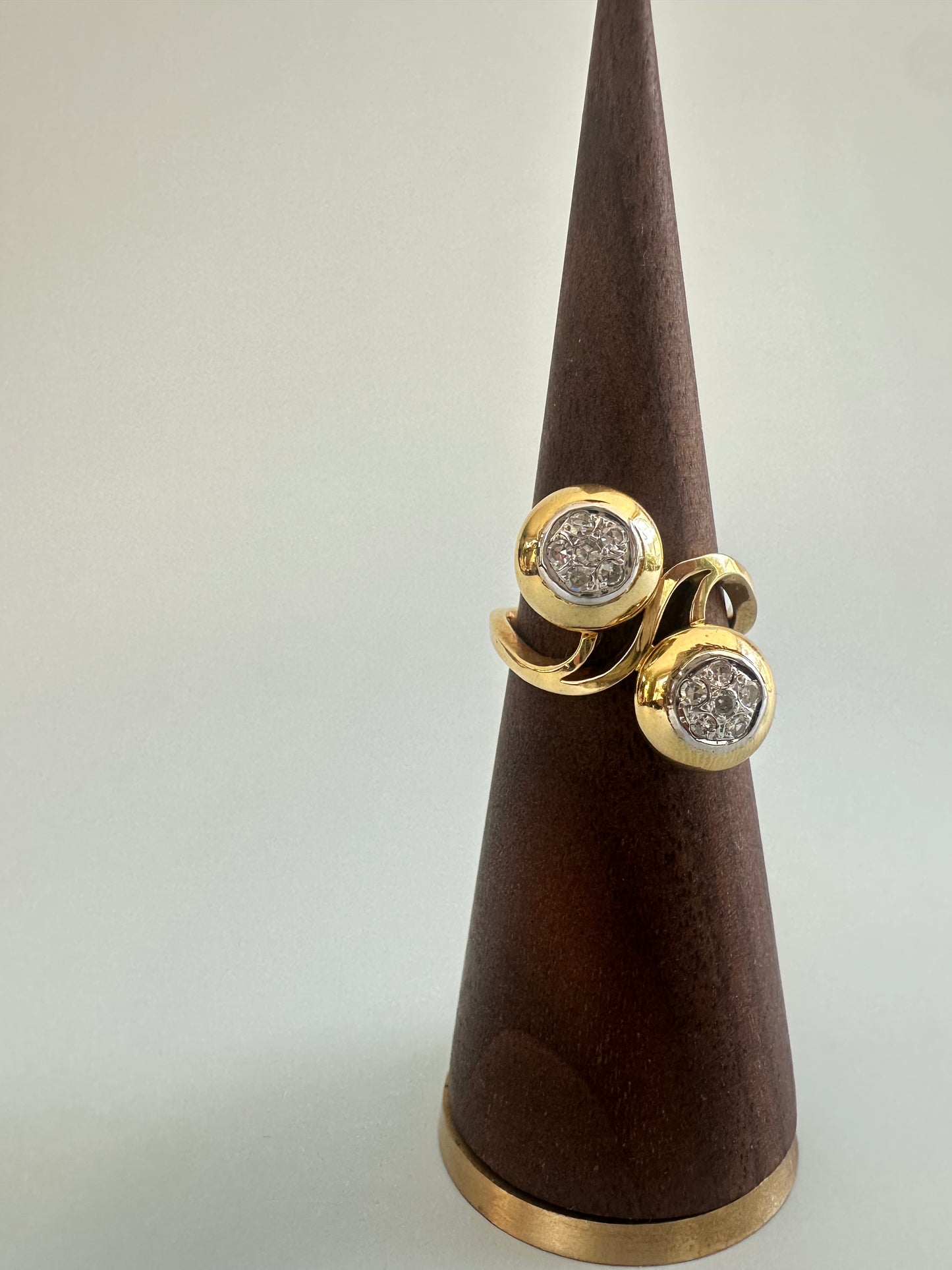 Round Dual Diamond Cluster Ring