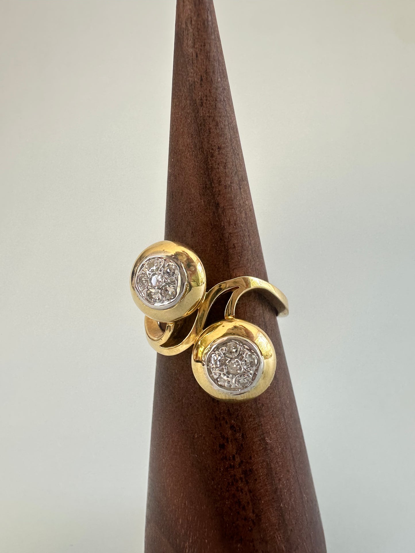 Round Dual Diamond Cluster Ring