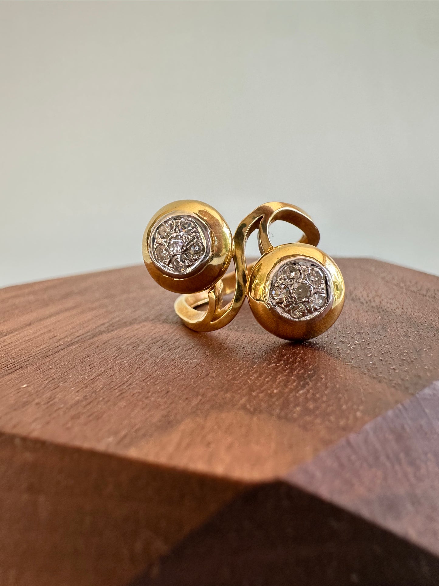 Round Dual Diamond Cluster Ring