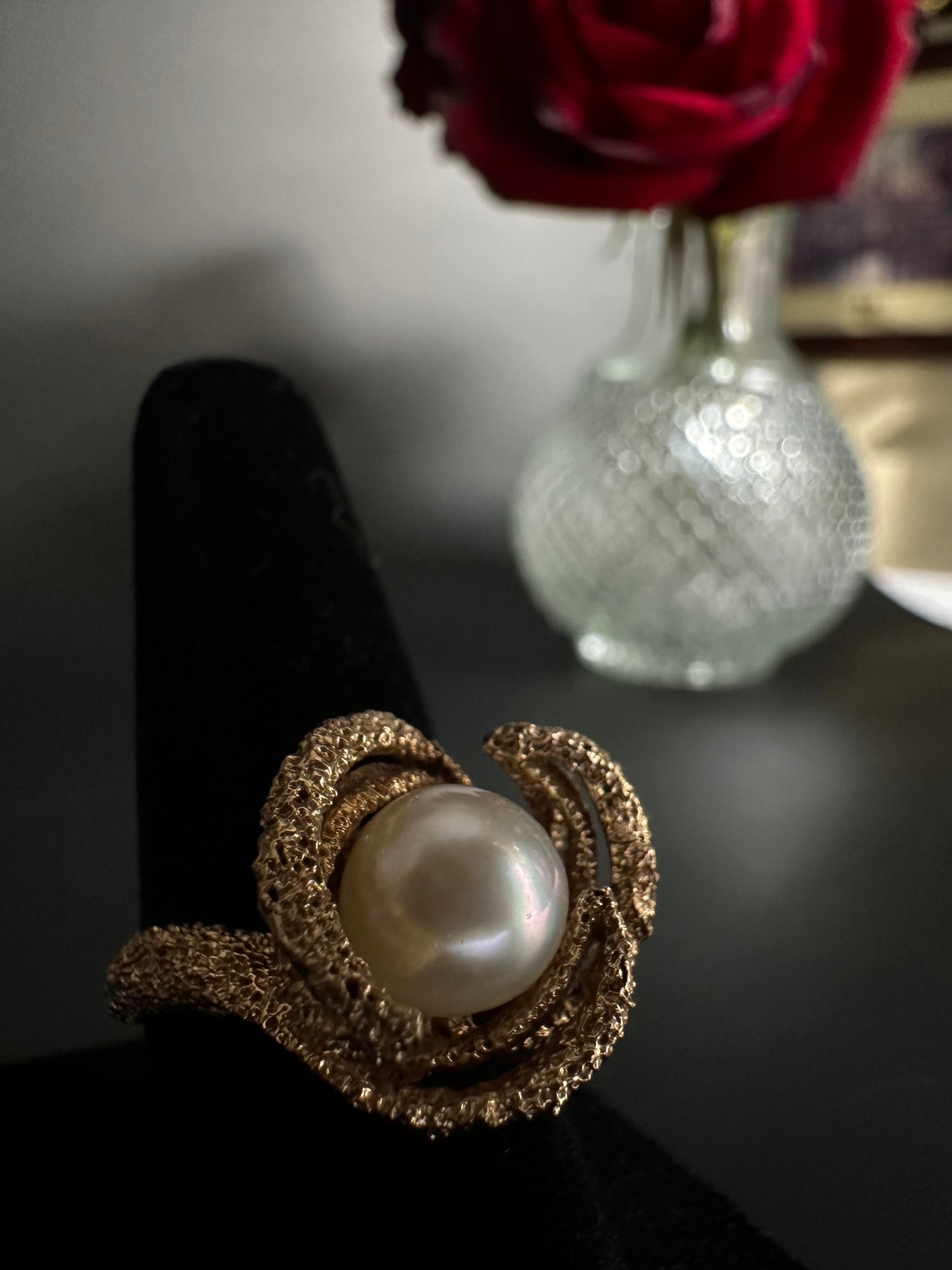 Pearl Solitaire Ring in Spellbinding Gold Mounting