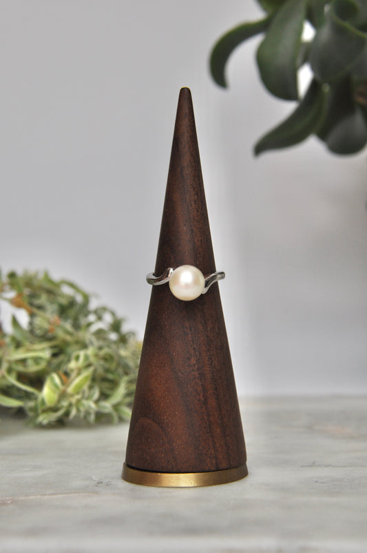 Pearl solitaire (8mm) in 14kt white gold setting with curved detailing, size 5