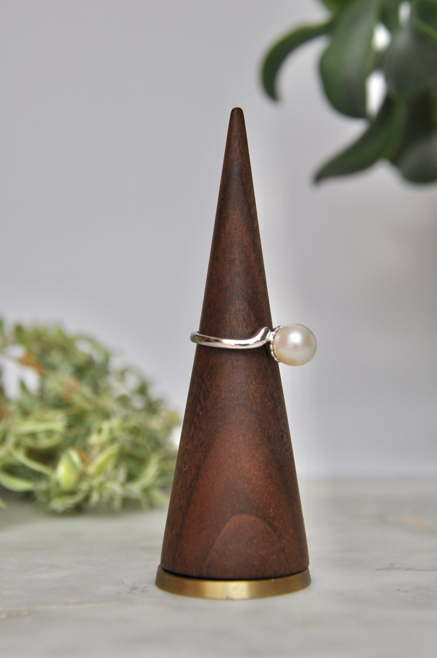 Pearl solitaire (8mm) in 14kt white gold setting with curved detailing, size 5