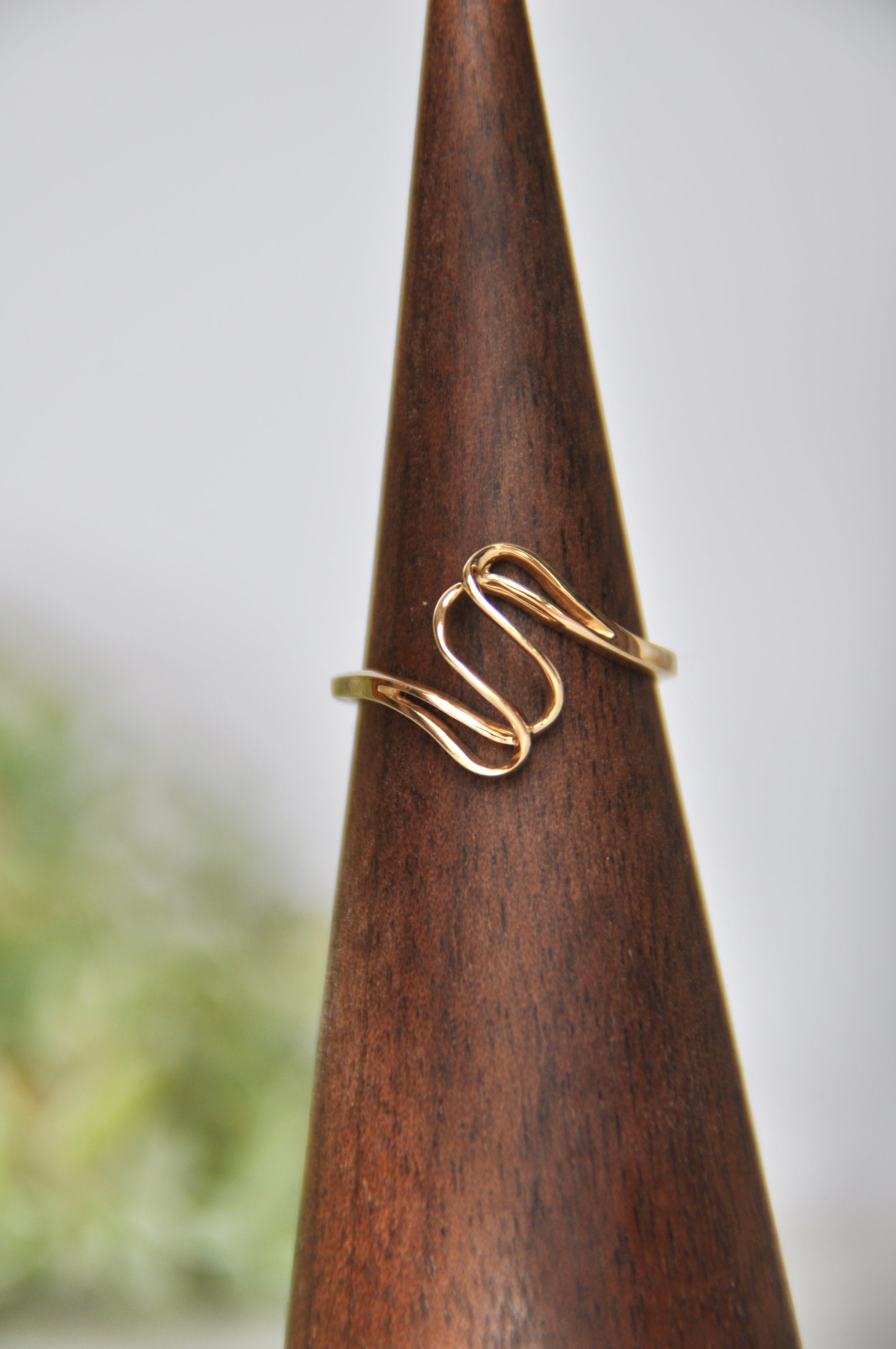 Freeform shaped ring with overlapping curves in 14kt yellow gold, size 6.5