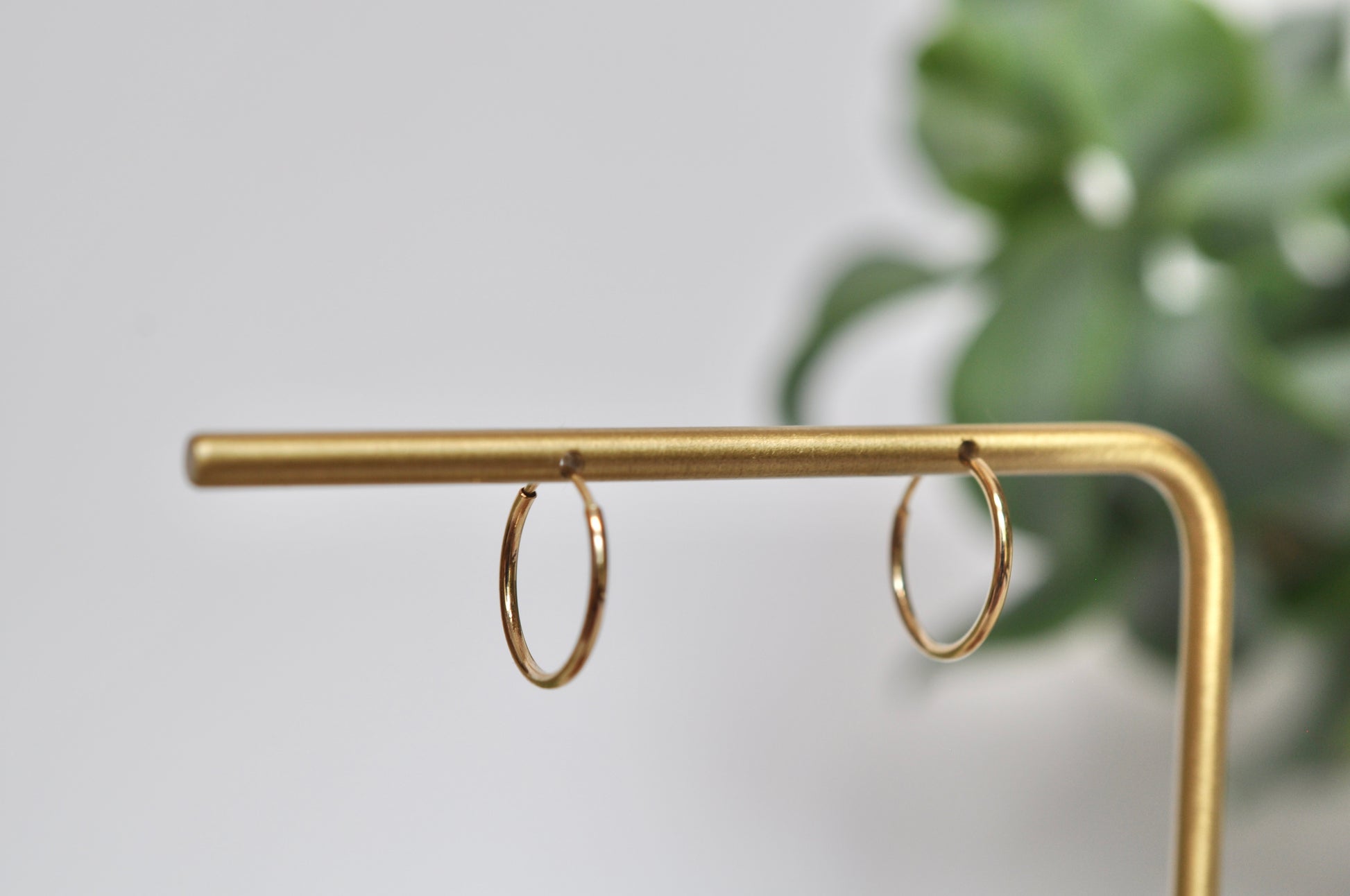 Endless hoop earring set in 14kt yellow gold, 1mm thick, 12mm in length
