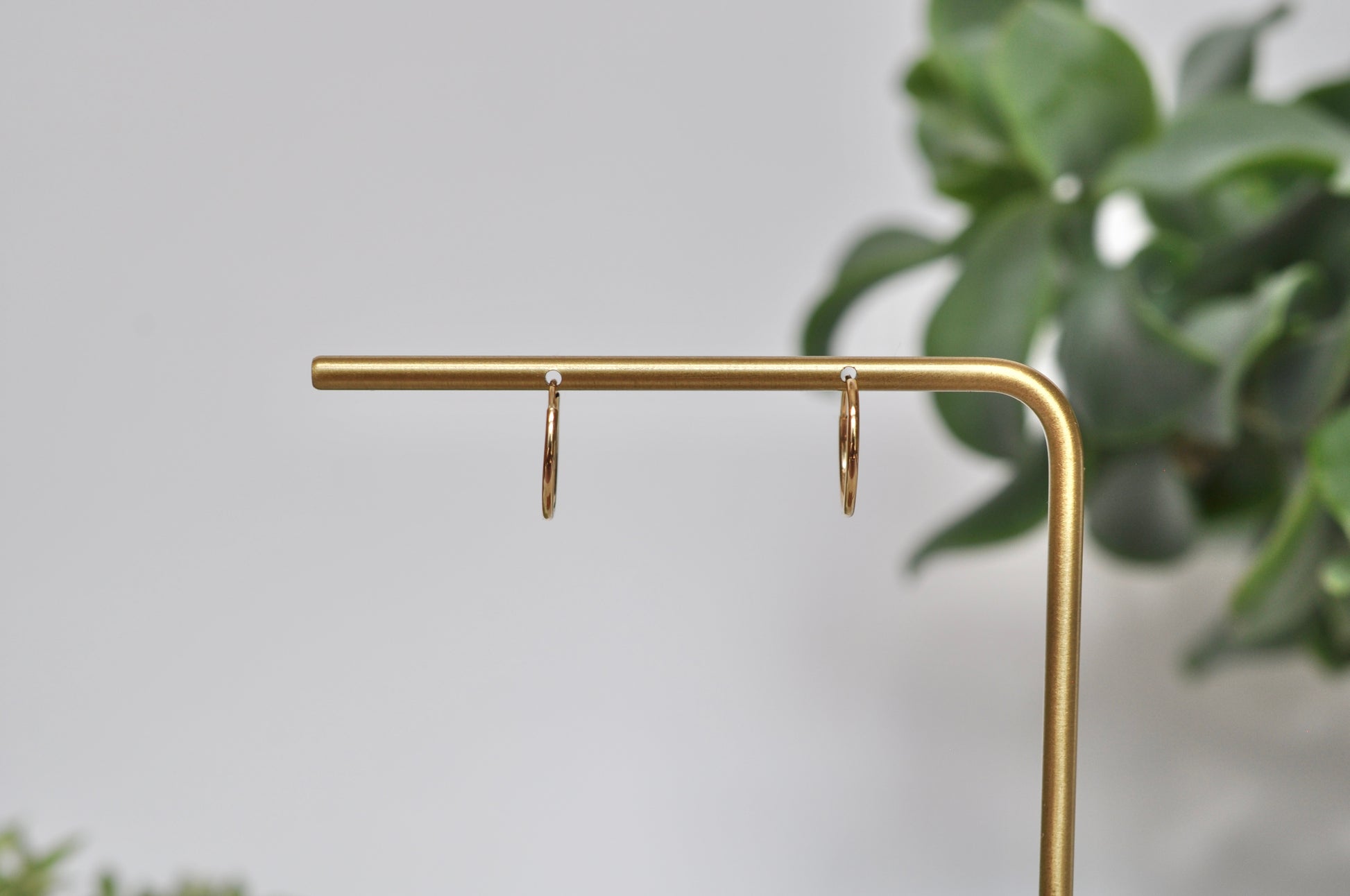 Endless hoop earring set in 14kt yellow gold, 1mm thick, 12mm in length