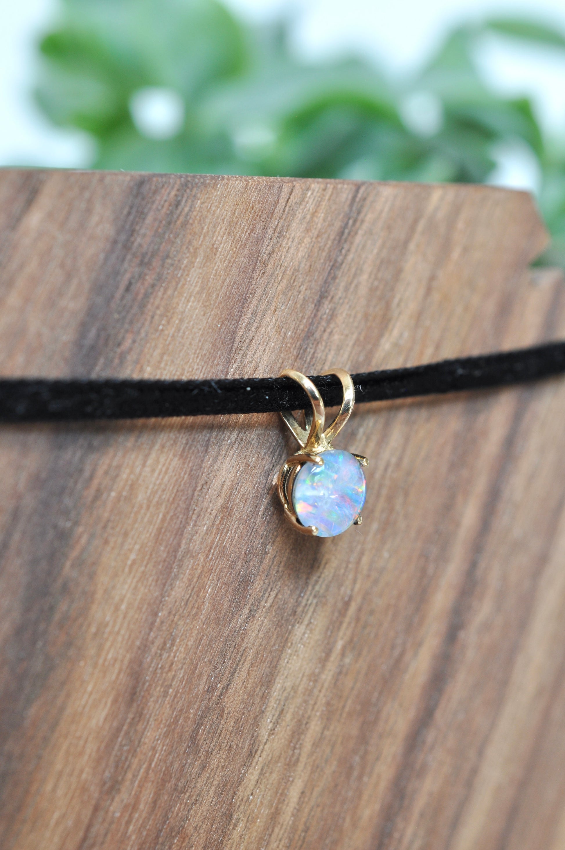 Natural Opal pendant (triplet) with gorgeous blue hues and pink fire in 14kt yellow gold, 7.8mm