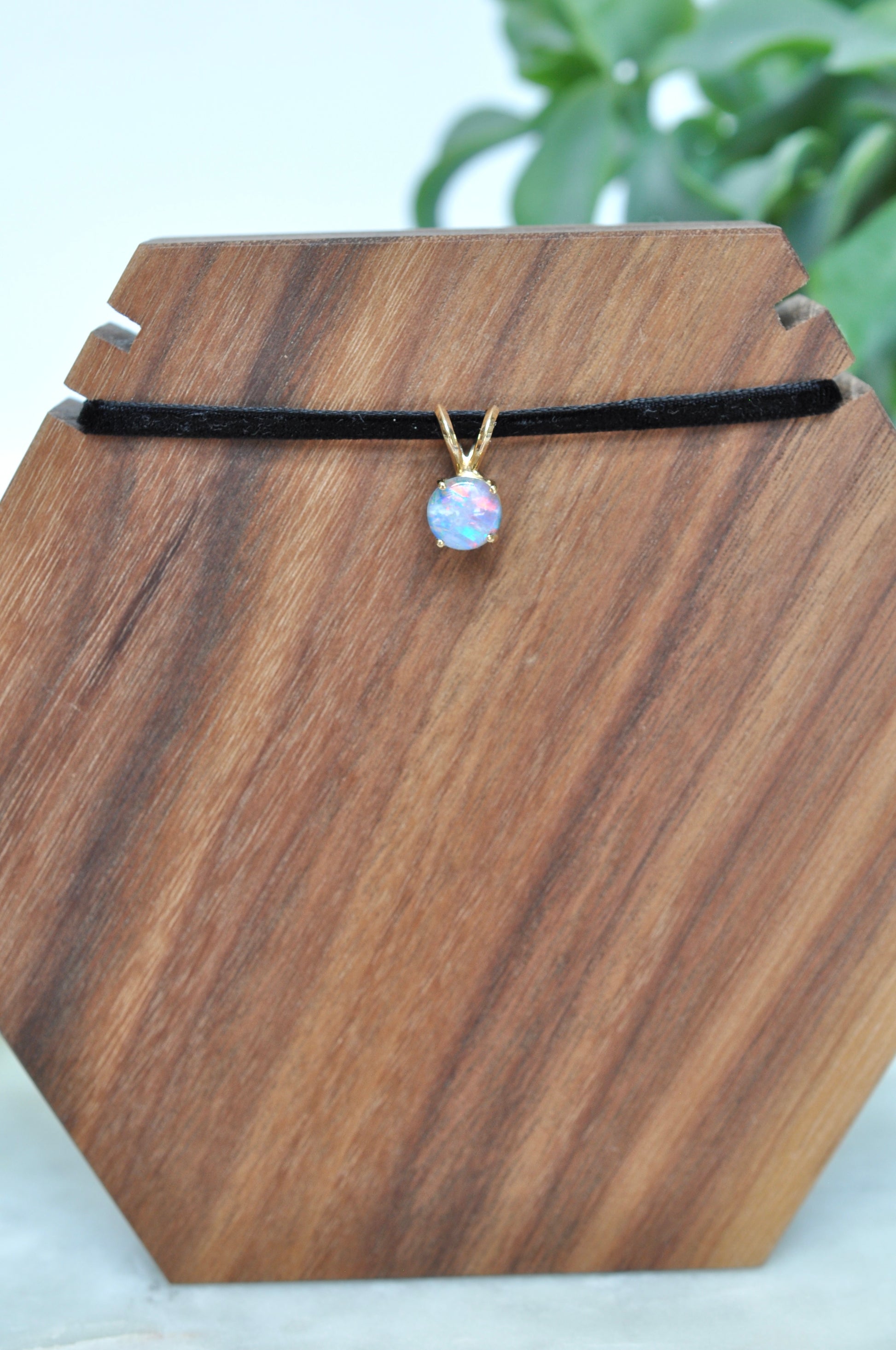 Natural Opal pendant (triplet) with gorgeous blue hues and pink fire in 14kt yellow gold, 7.8mm