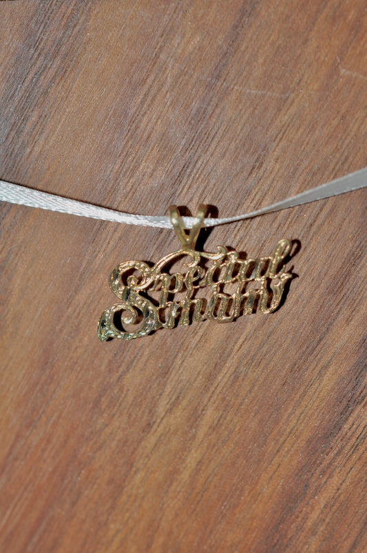 Special Mom pendant with script font in 14kt yellow gold, approximately 22mm wide, 8mm long, 1.14g