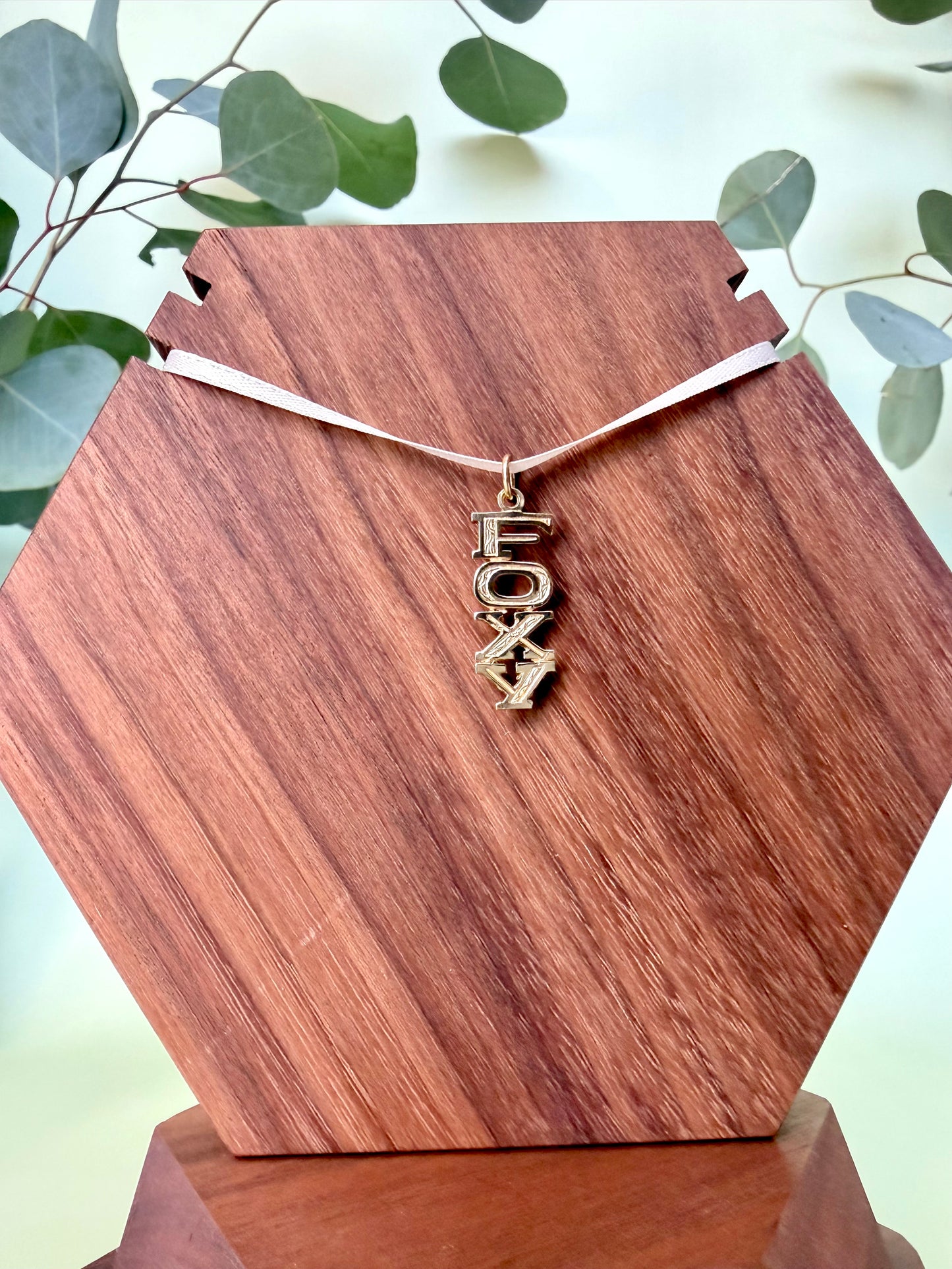 Foxy Pendant in Yellow Gold