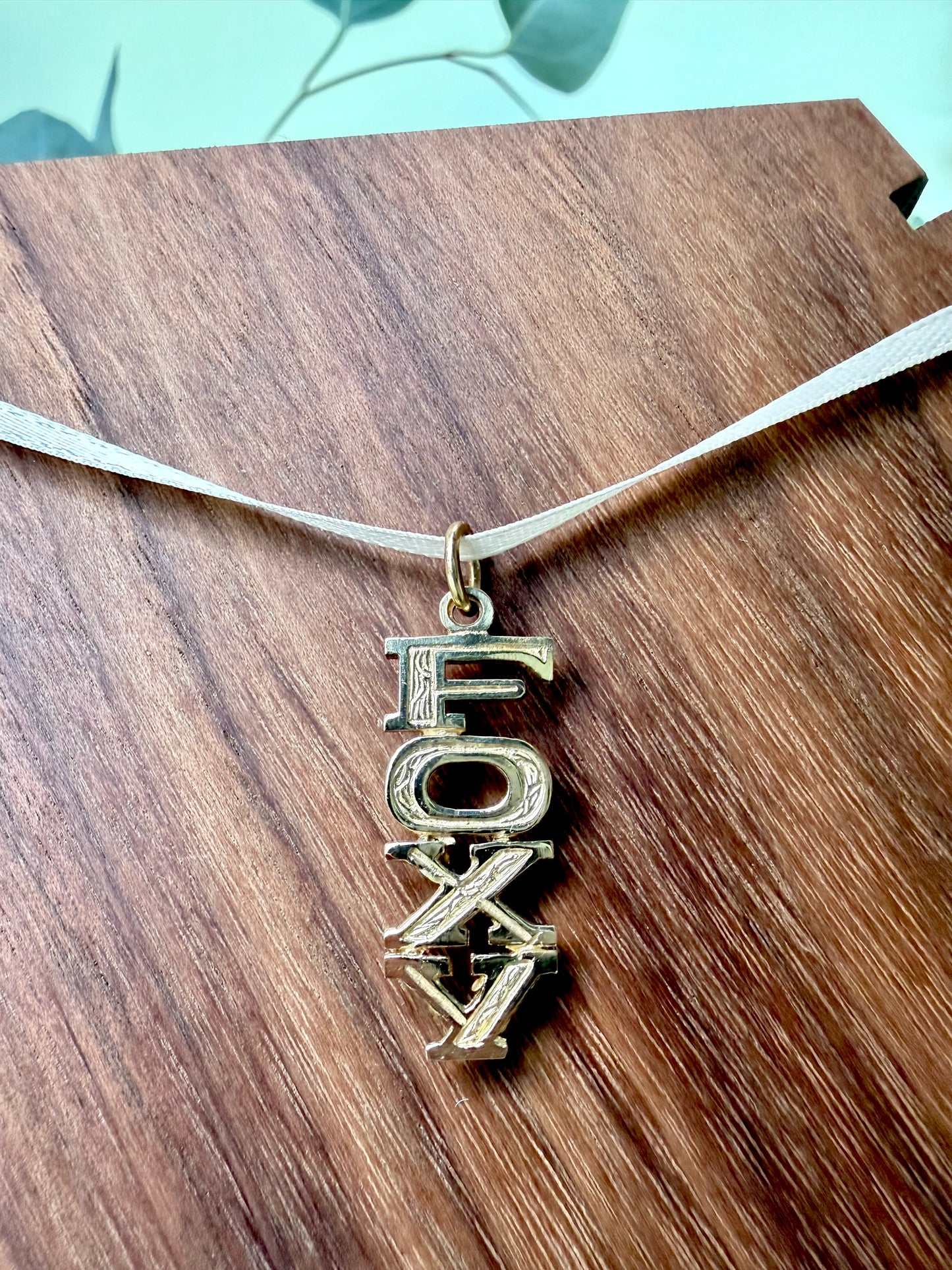 Foxy Pendant in Yellow Gold