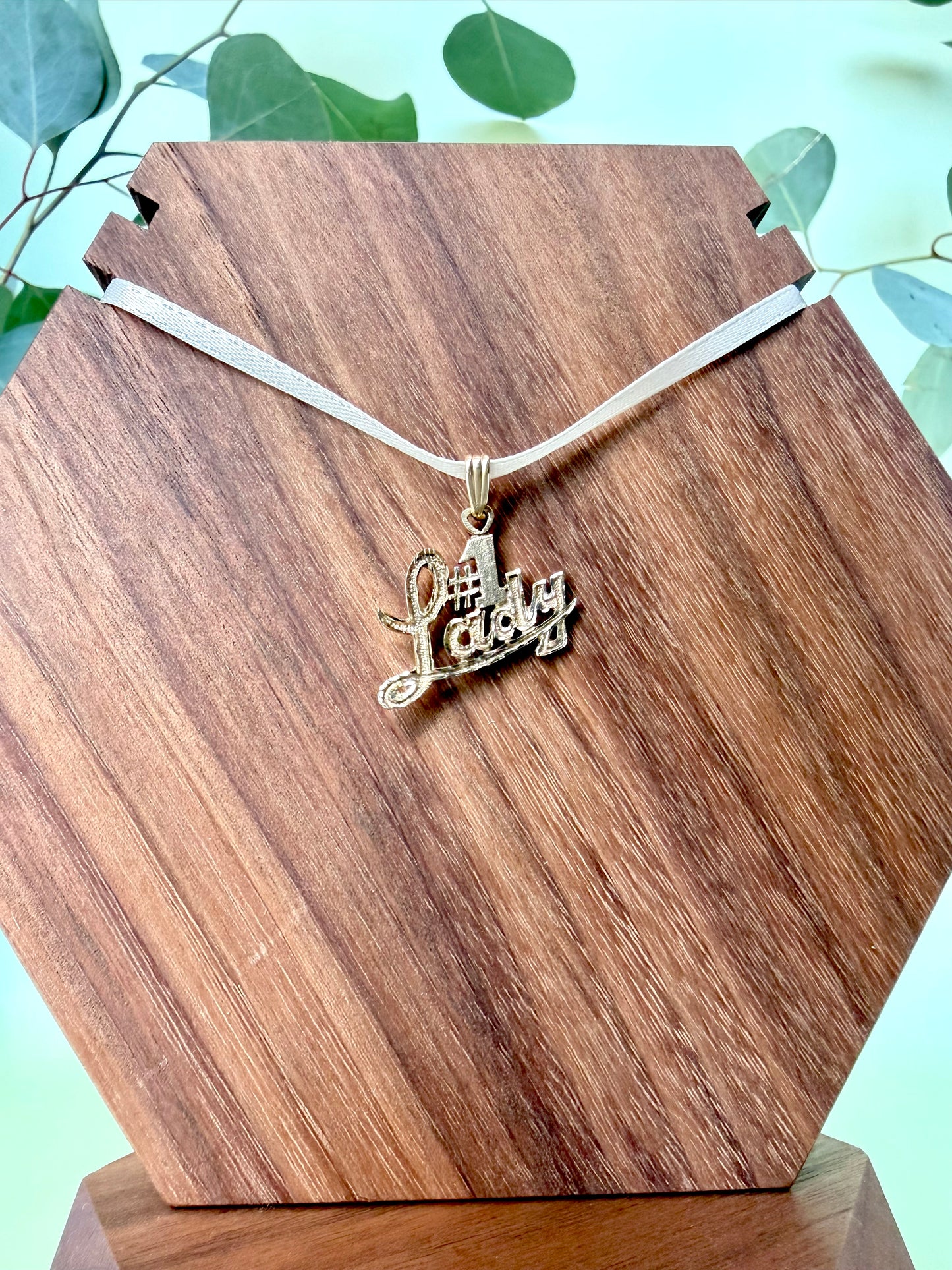 #1 Lady Pendant in Yellow Gold