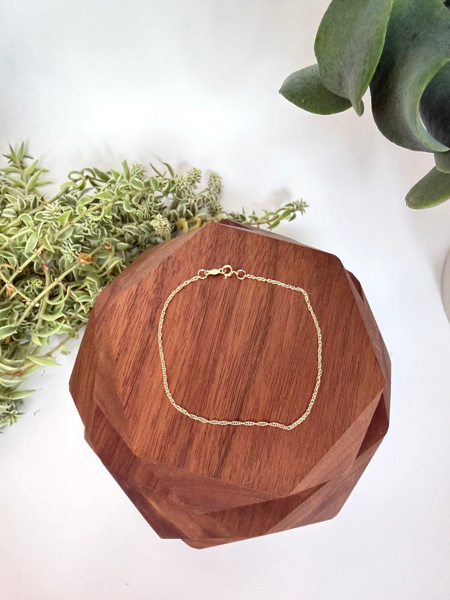 Rope chain 14kt yellow gold bracelet, 1mm thick, 7 inches long, with spring ring clasp