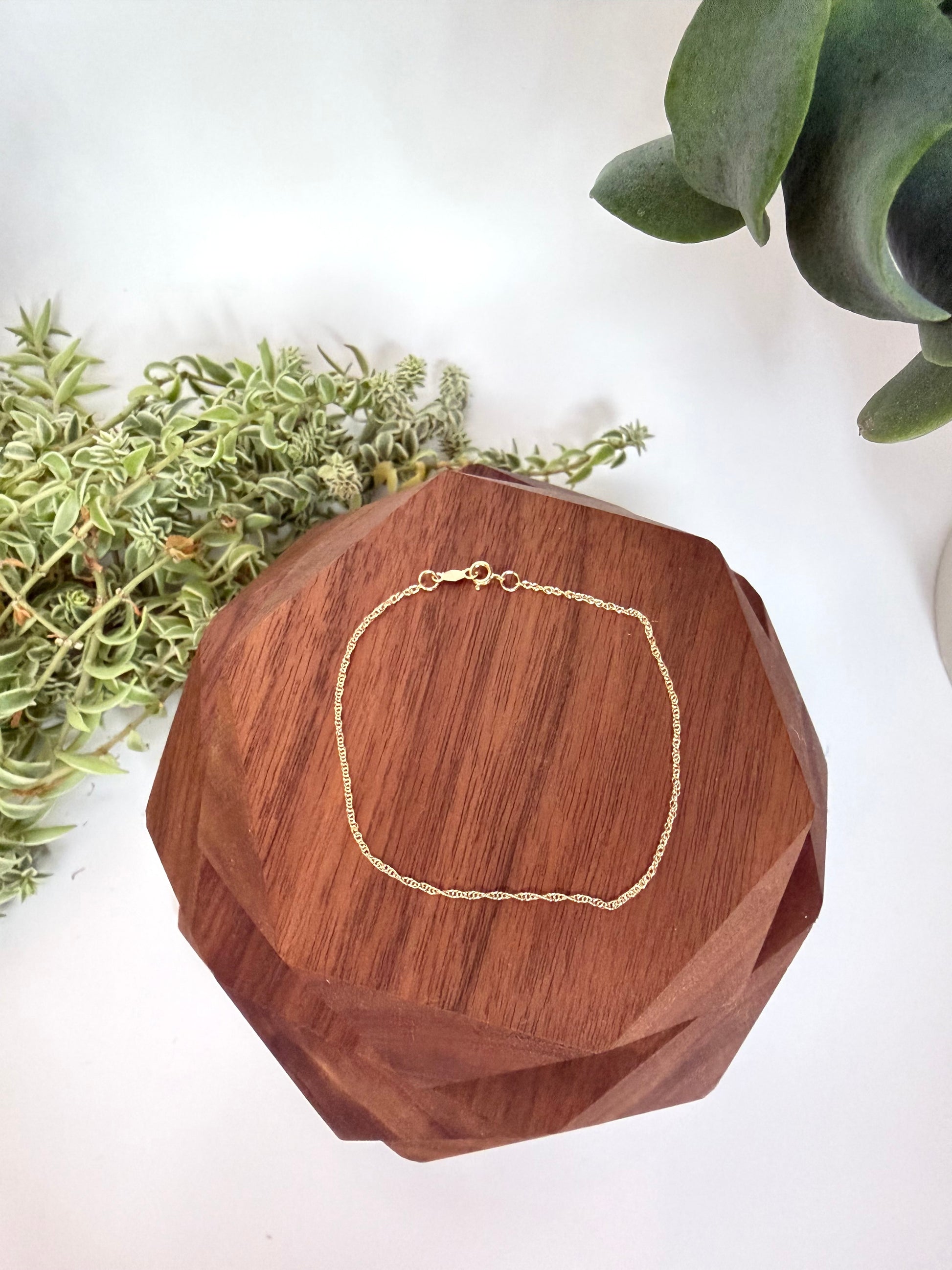 Rope chain 14kt yellow gold bracelet, 1mm thick, 7 inches long, with spring ring clasp