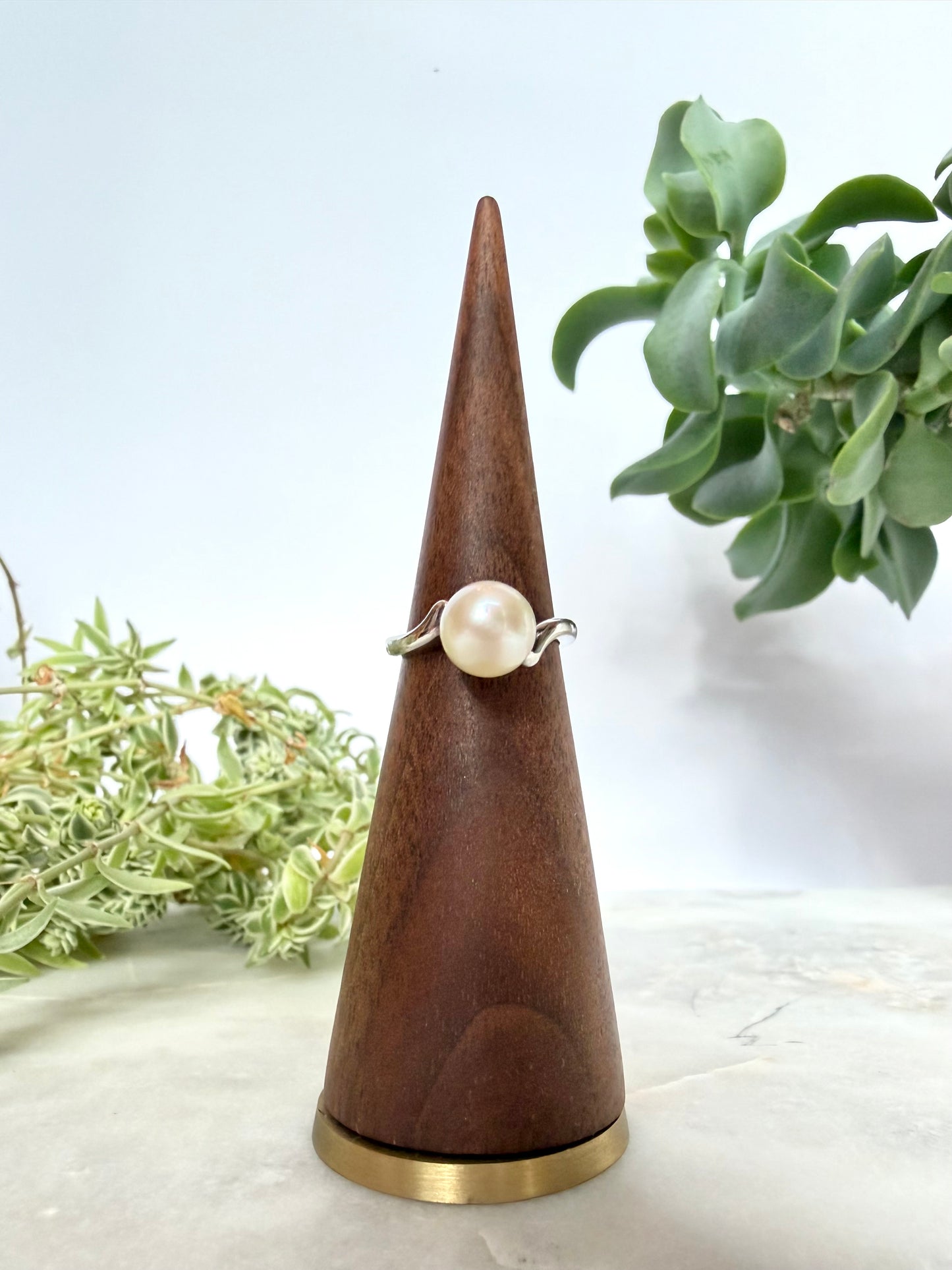 Pearl solitaire (8mm) in 14kt white gold setting with curved detailing, size 5