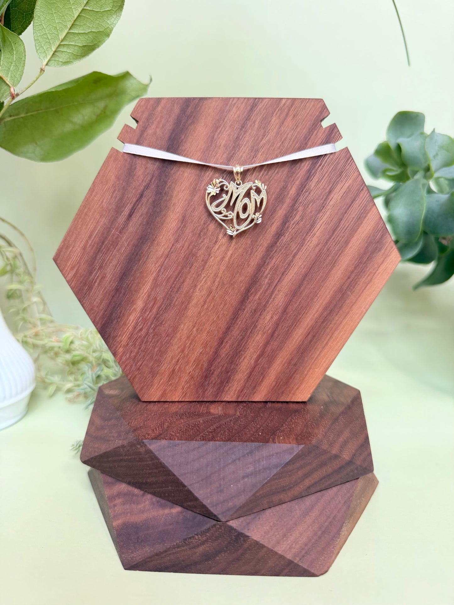 Mom encased in heart with scroll and diamond-cut detailing in 14kt yellow gold, approximately 23mm wide, 20mm long, 1.66g