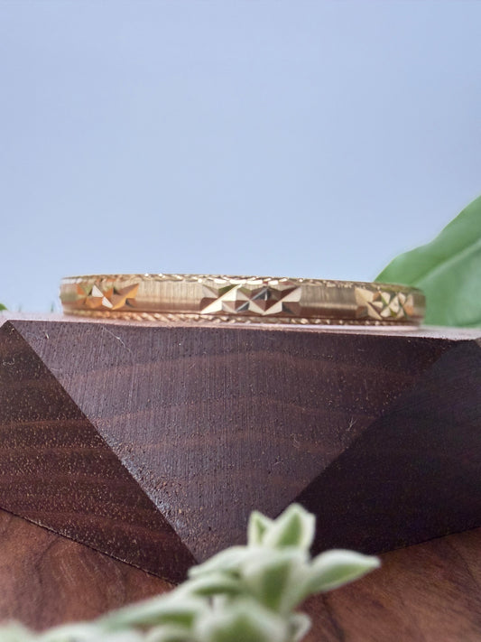 Bangle with Geometric Detailing