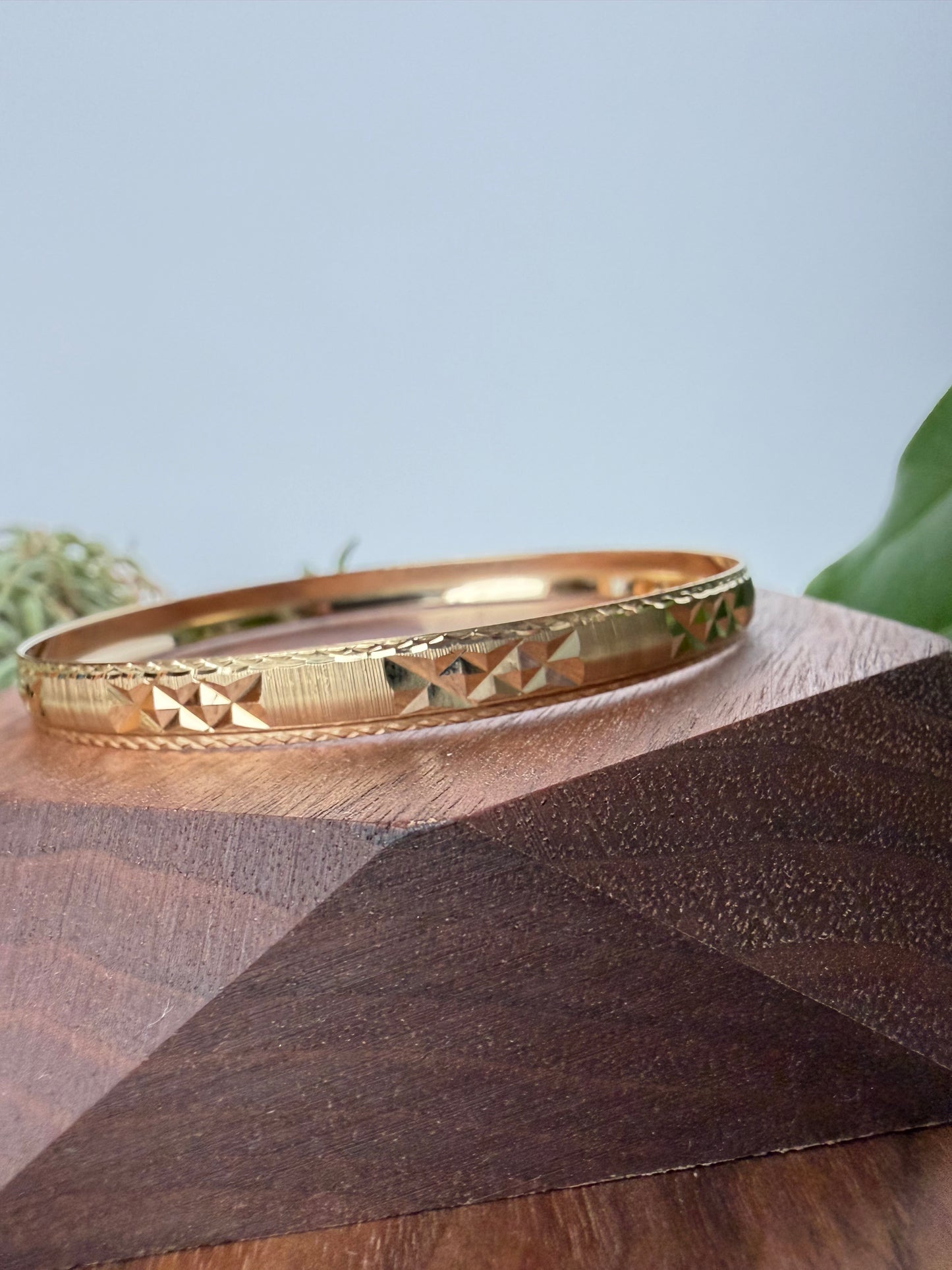 Bangle with Geometric Detailing